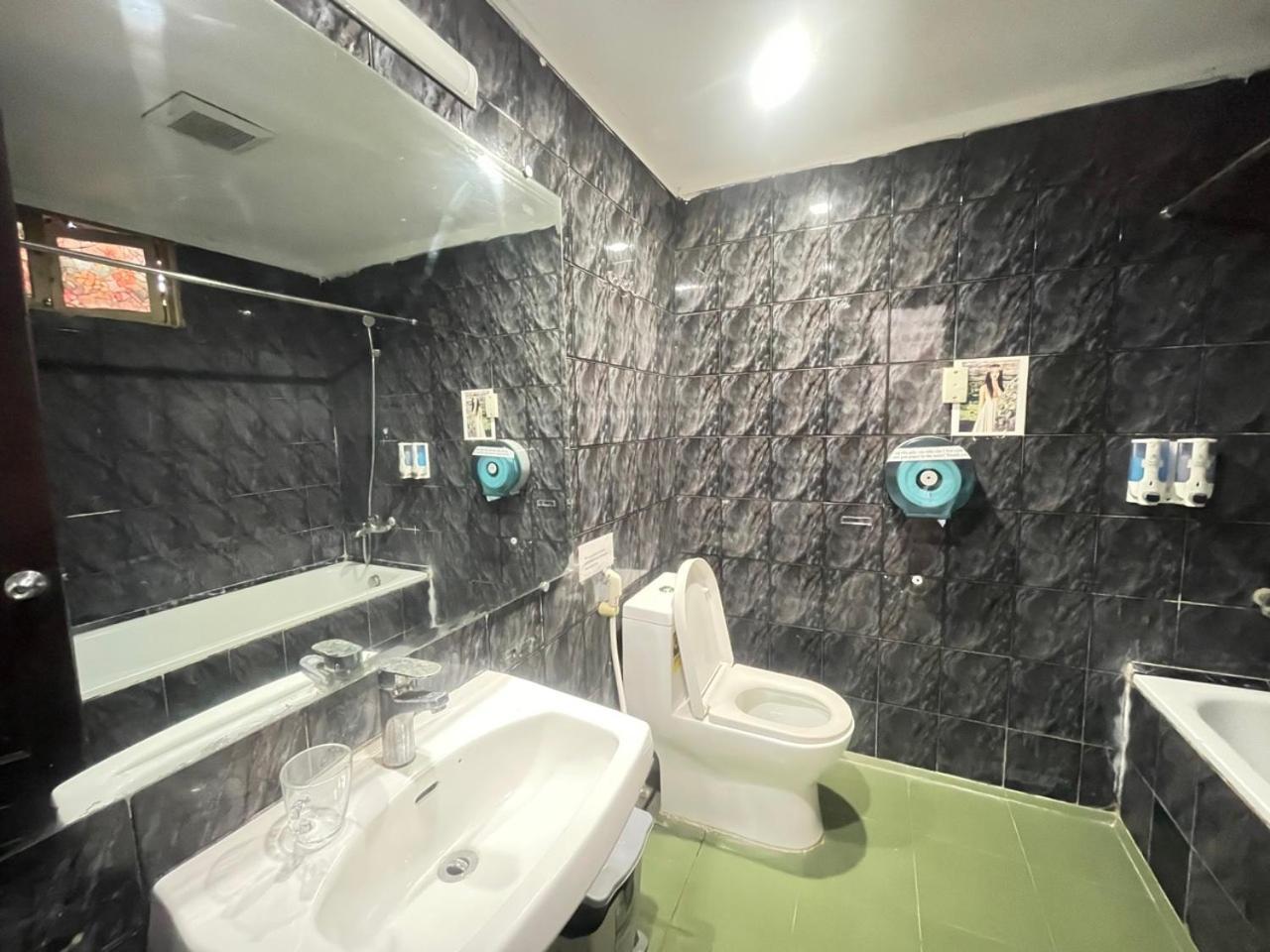 Il Divo Hostel & Spa Hanoi Buitenkant foto