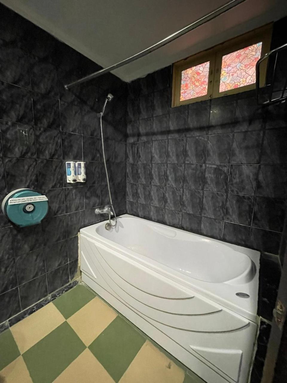 Il Divo Hostel & Spa Hanoi Buitenkant foto